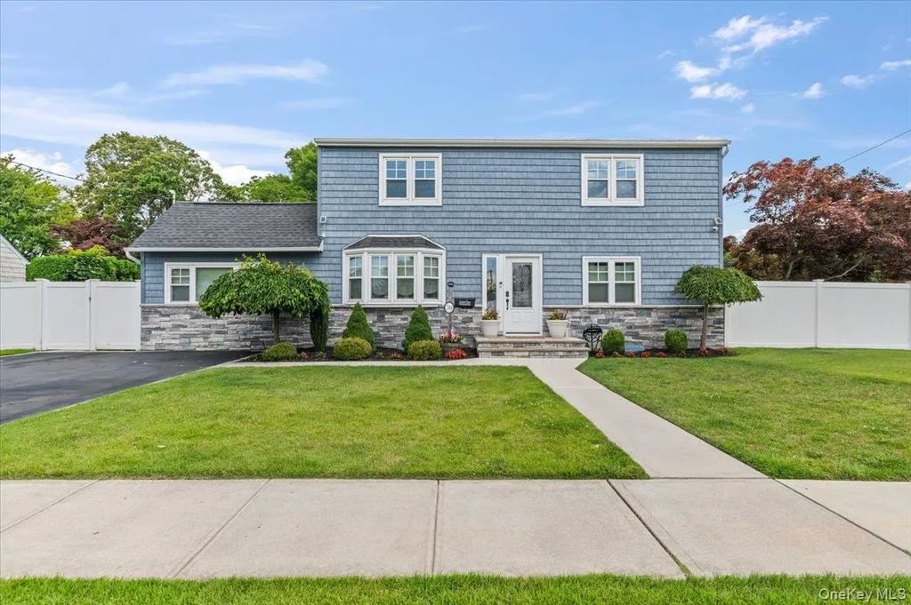 78 Broadway, Bethpage