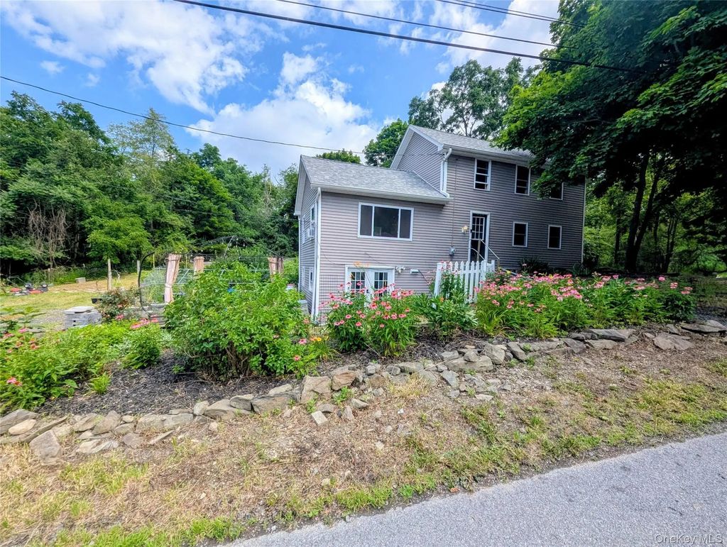 122 Castle High Road, Middletown