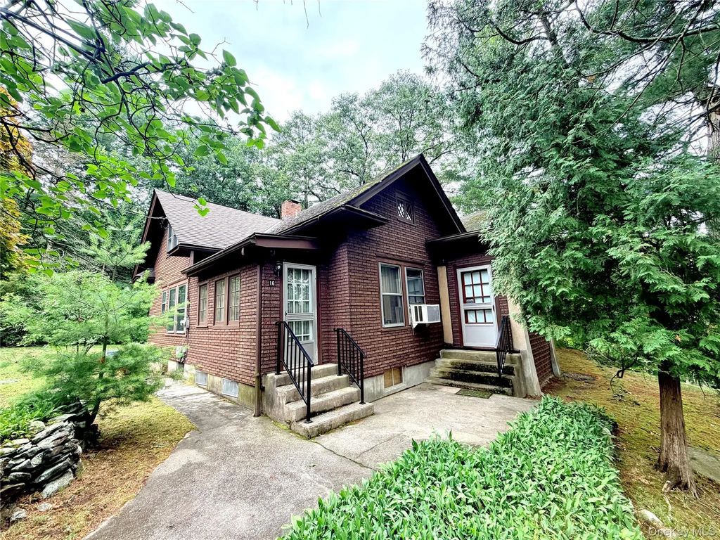 16 Grove Road, White Plains