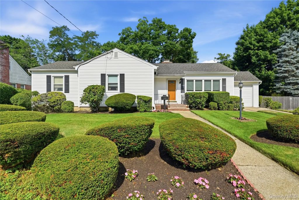 398 Ocean Avenue, Massapequa