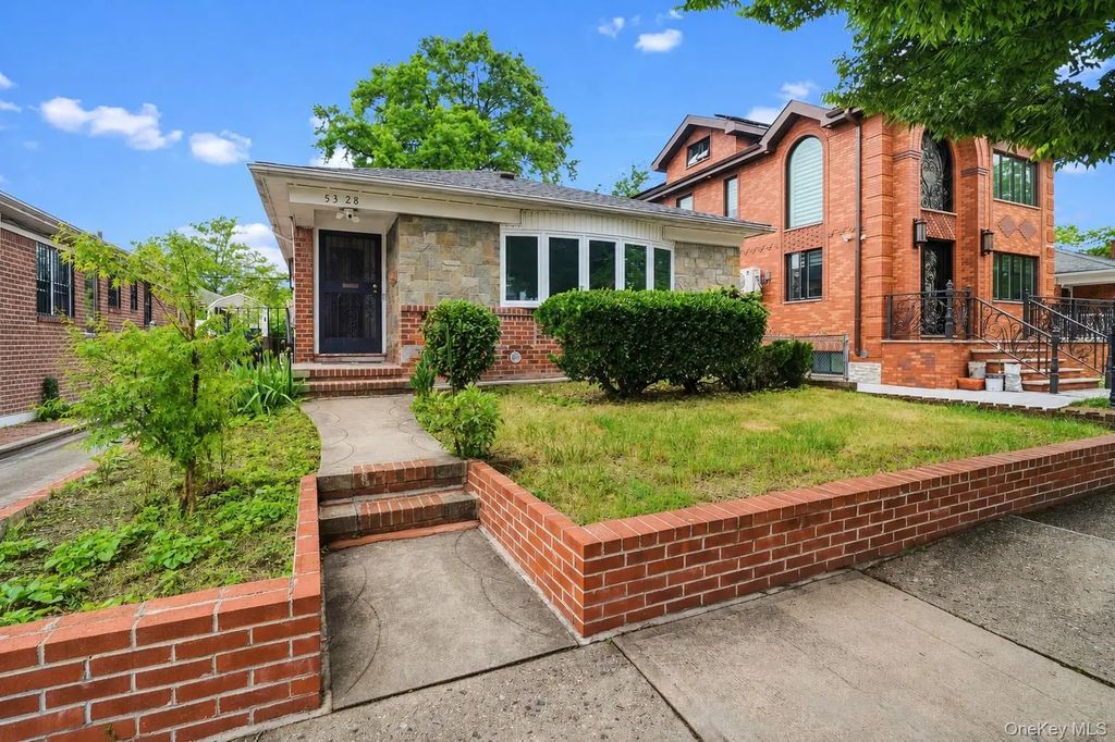 5328 Oceania Street, Oakland Gardens