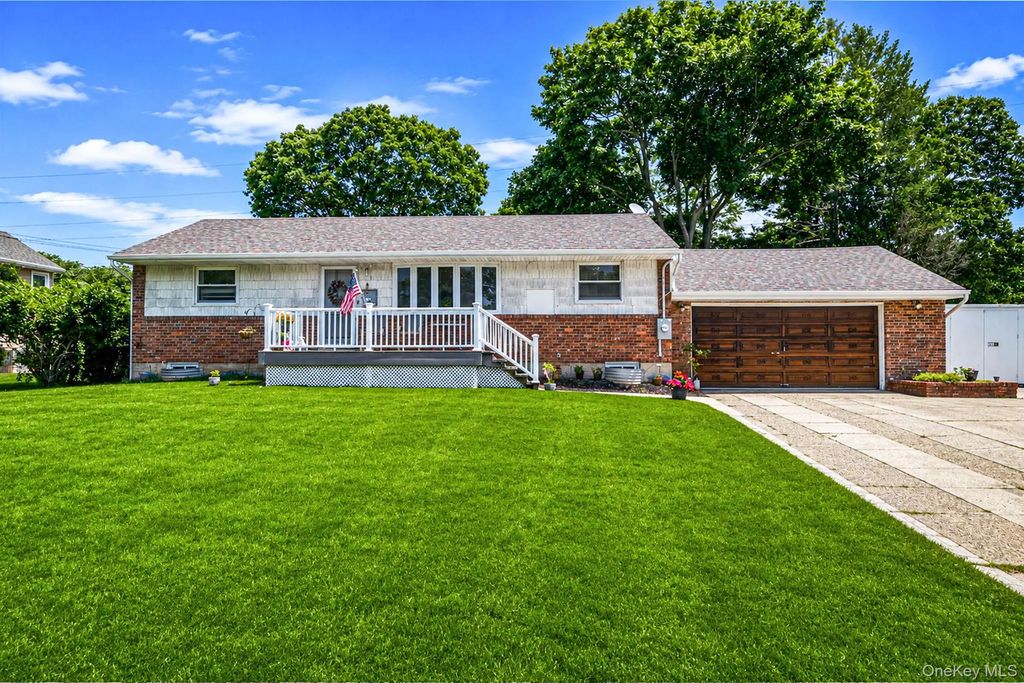 398 Eastwood Boulevard, Centereach
