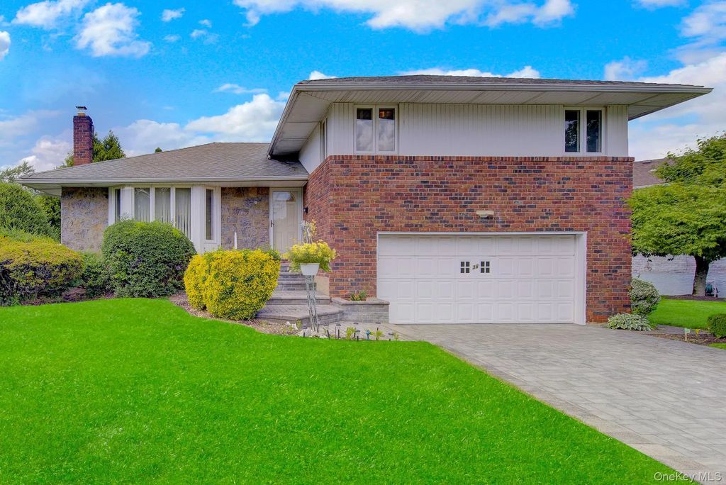 38 Center Drive, Syosset