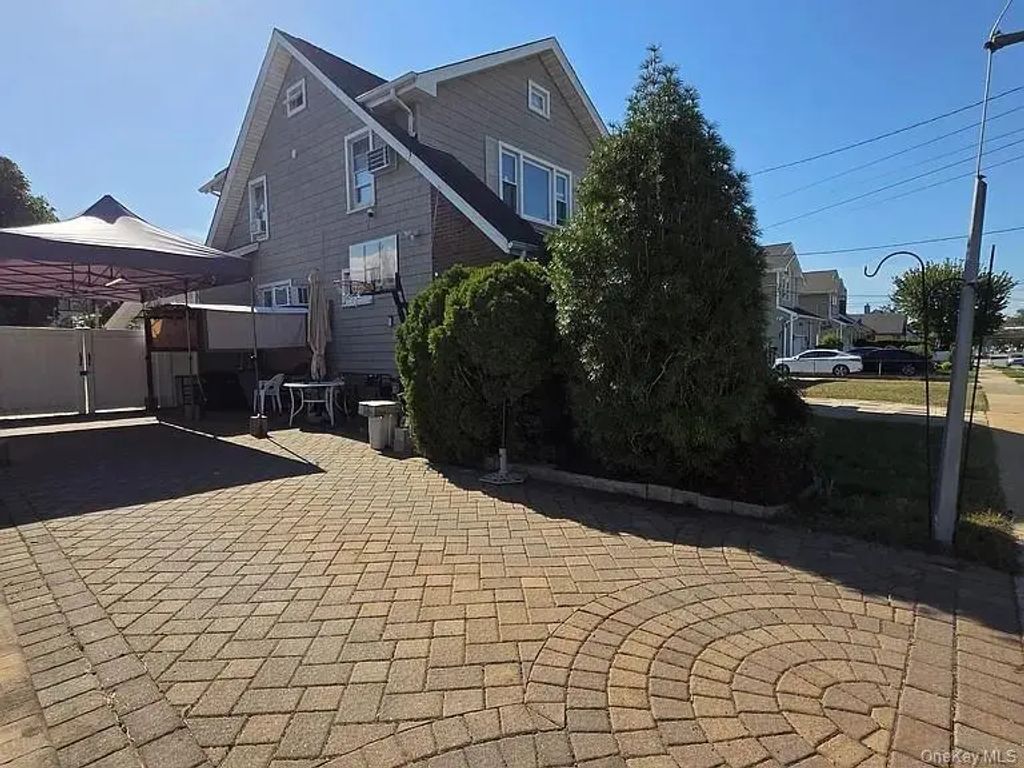 170 E Mineola Avenue, Valley Stream