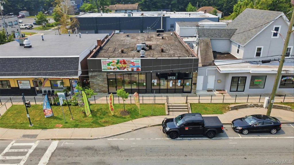 493 Broadway, Monticello