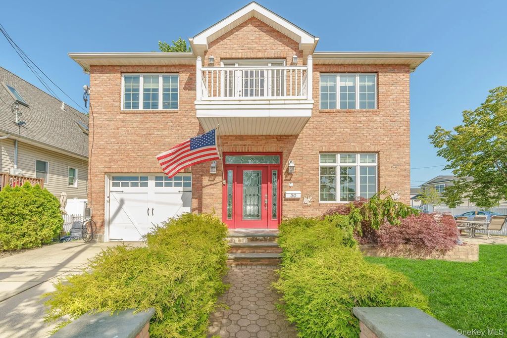 30 East Boulevard, East Rockaway