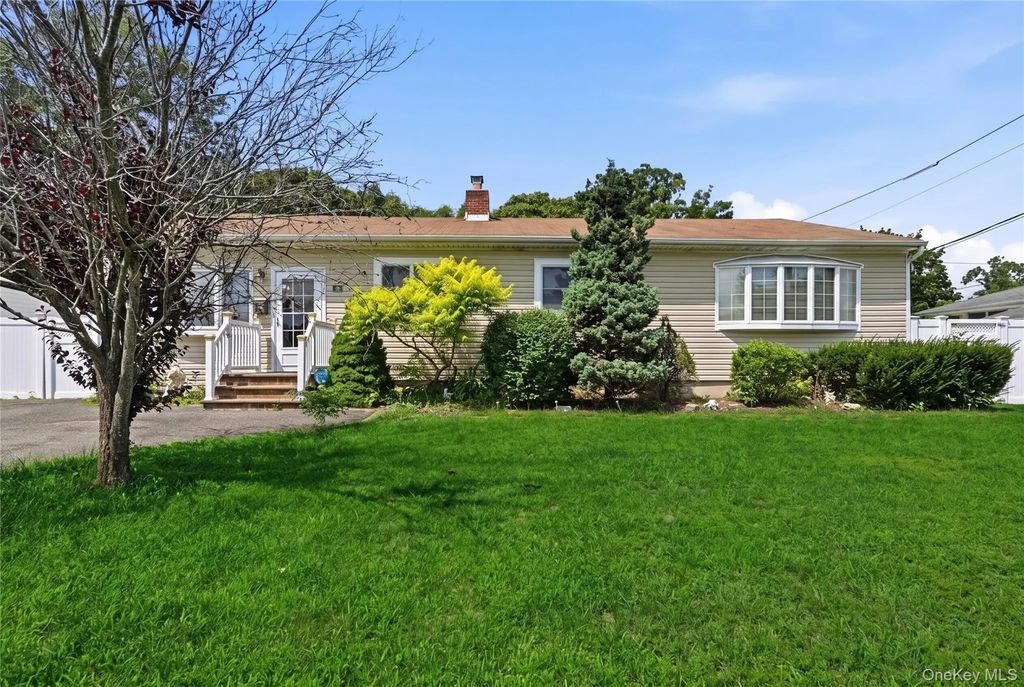 74 Tree Road, Centereach