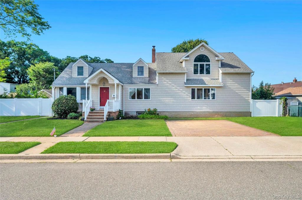 40 Columbia Street, Bethpage