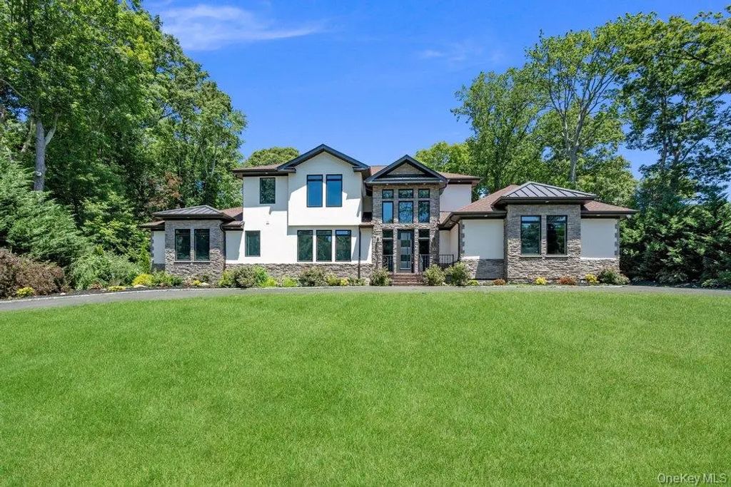 21 Arista Drive, Dix Hills