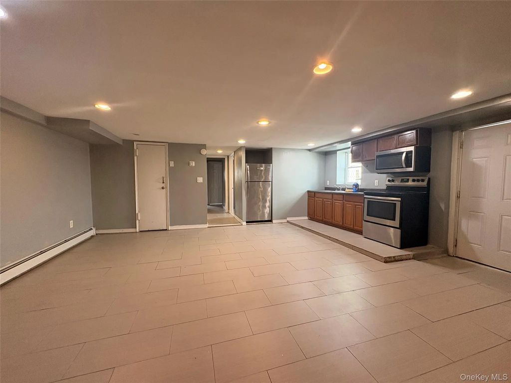 6947 De Costa Avenue, Arverne