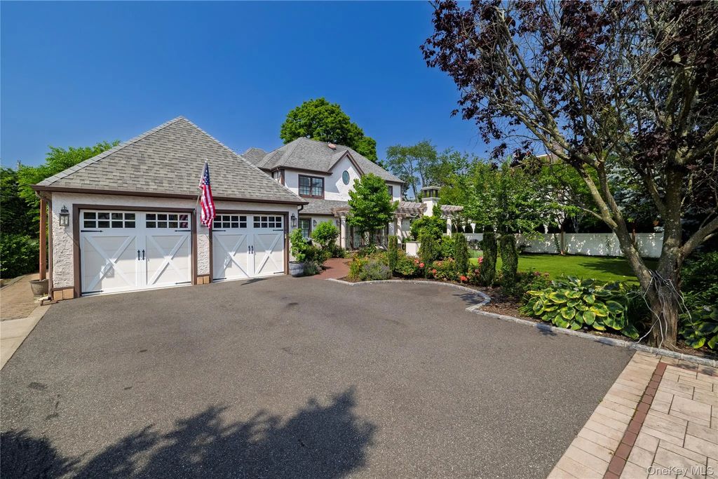 7 Yorkshire Road, Rockville Centre