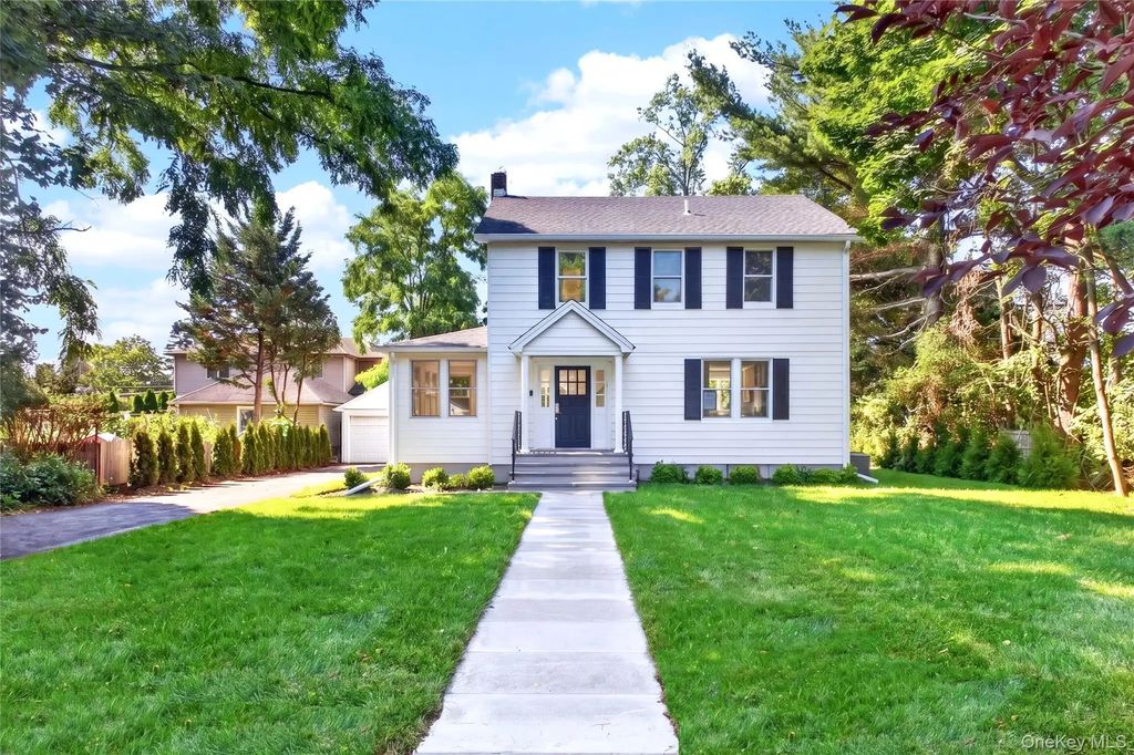 118 Willow Street, Roslyn Heights