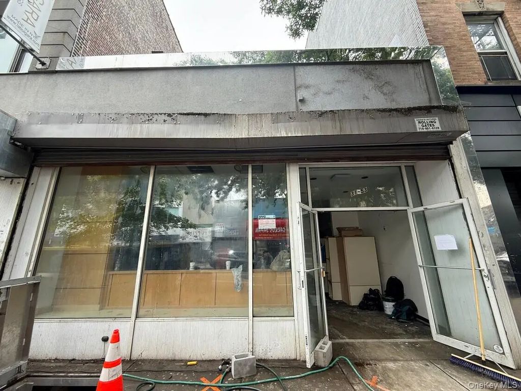 31-55 Steinway Street, Long Island City