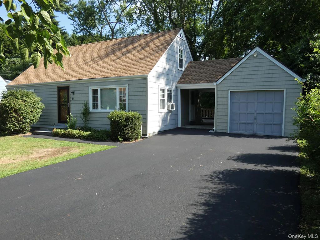 28 Hilltop Drive, New Windsor
