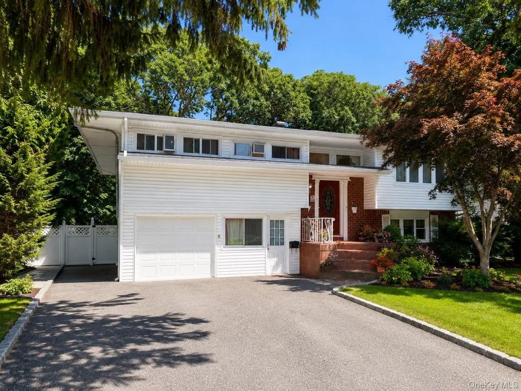 31 Holbrook Road, Centereach