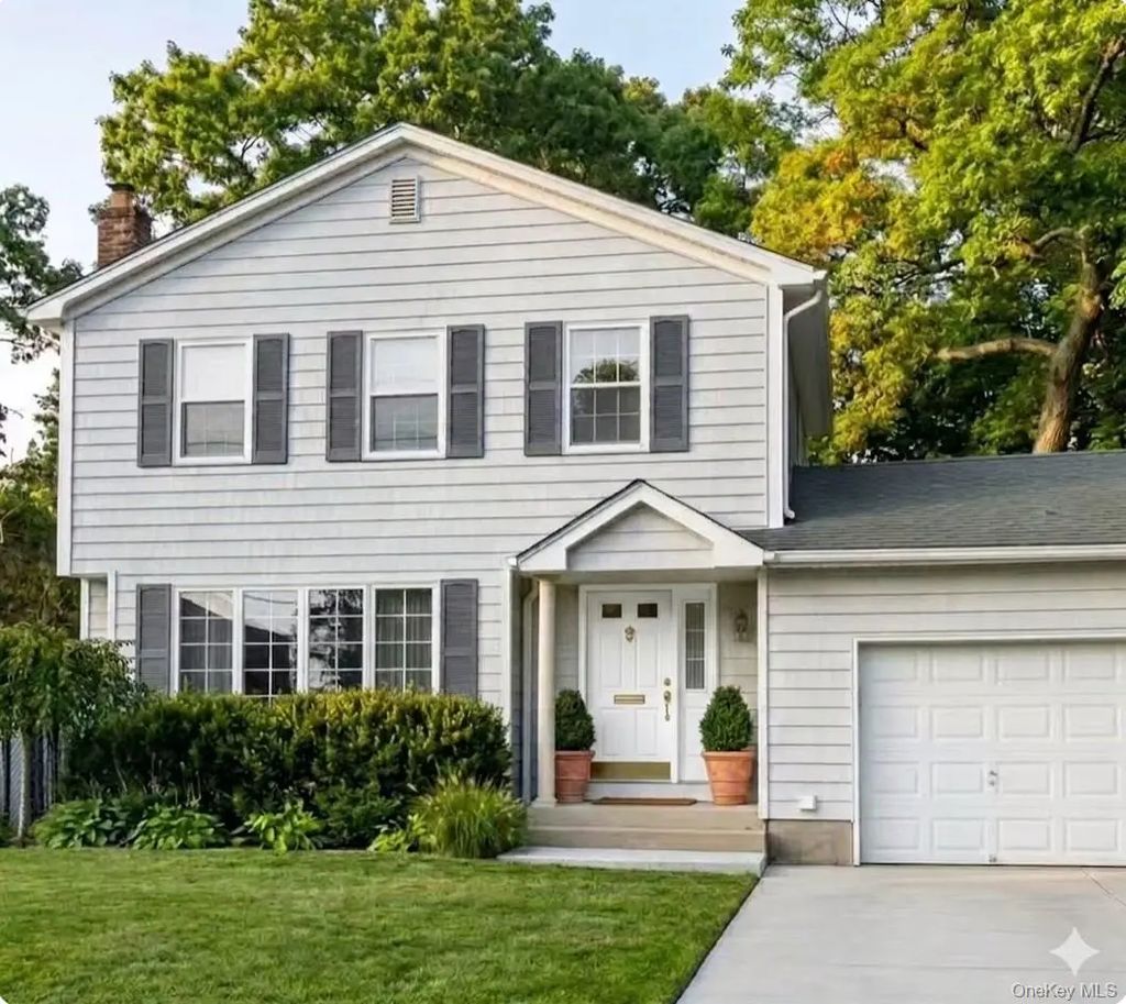 269 W Pulaski Road, Huntington Station