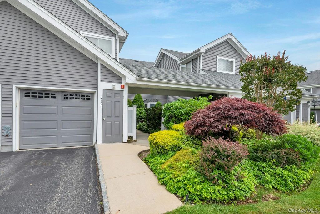 216 River Drive, Moriches