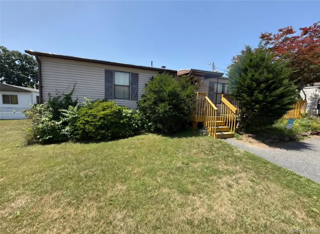 18 Square Hill Road # 80, New Windsor