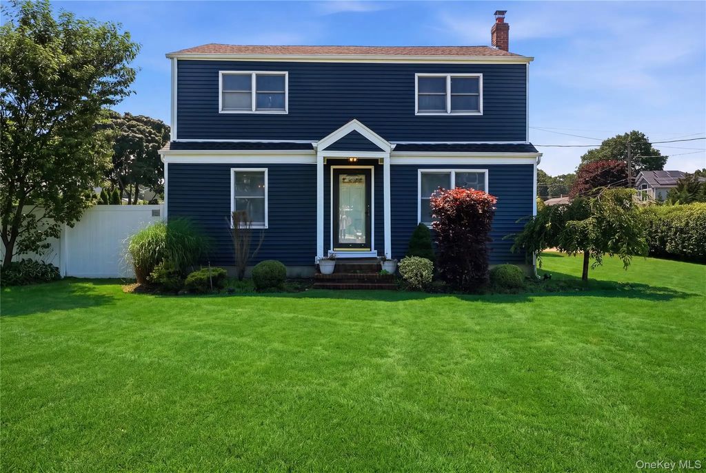 382 Johnson Avenue, Bohemia