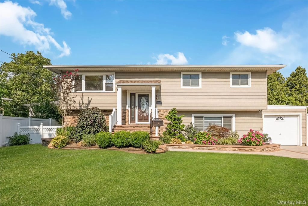 1777 Roberta Lane, Merrick
