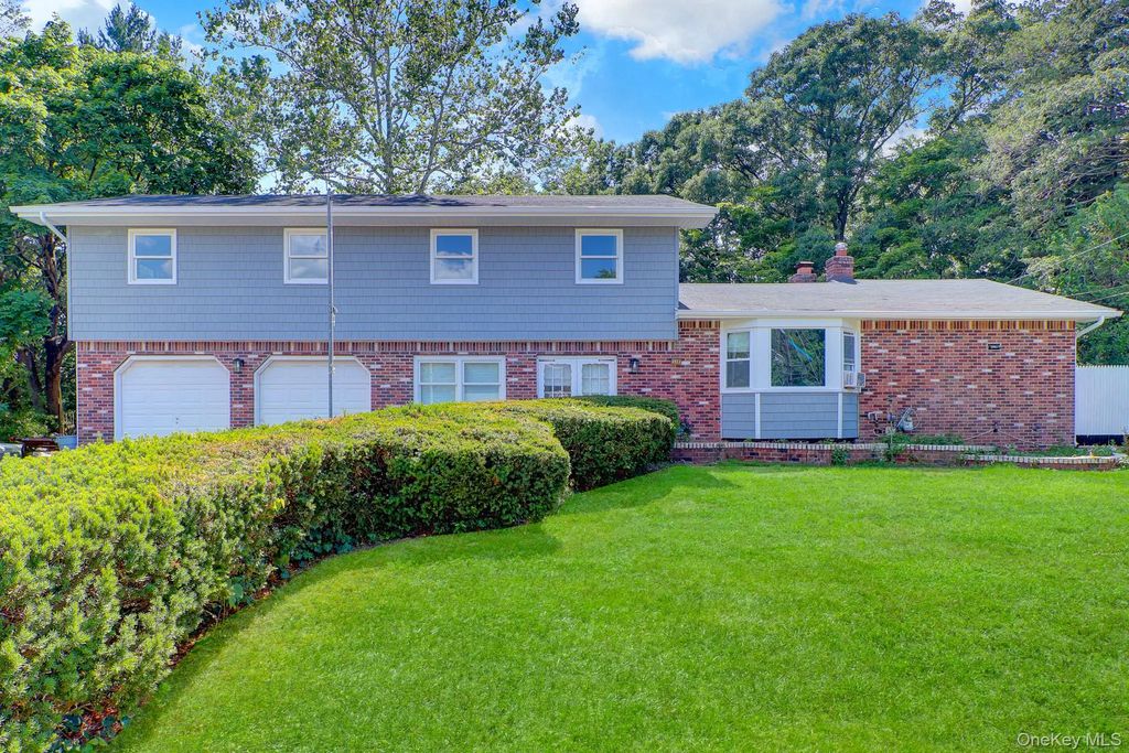 6 Stonington Circle, Wheatley Heights