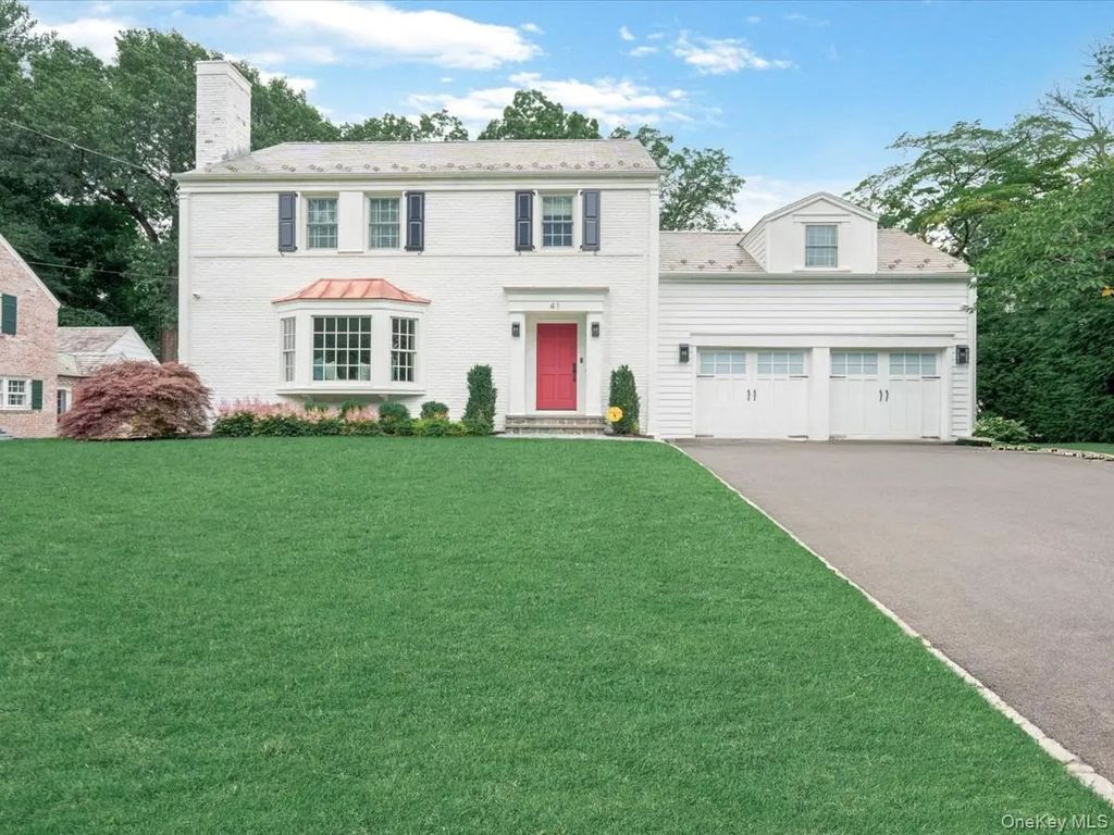 41 Strickland Place, Manhasset
