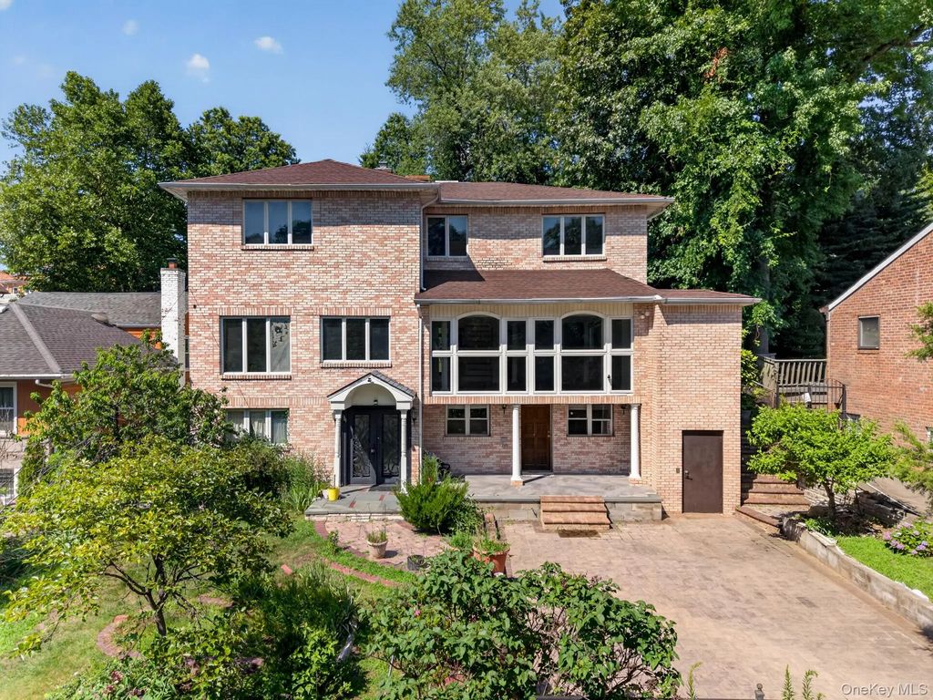 71-57 Douglaston Parkway, Little Neck