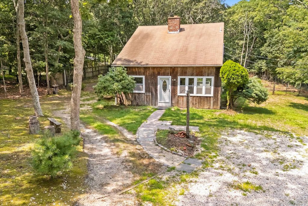 7 Albertines Lane, East Hampton