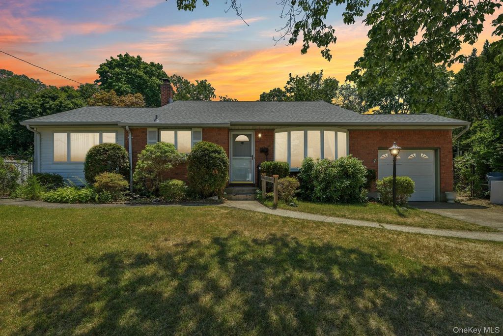 24 Oakley Drive, Huntington Station