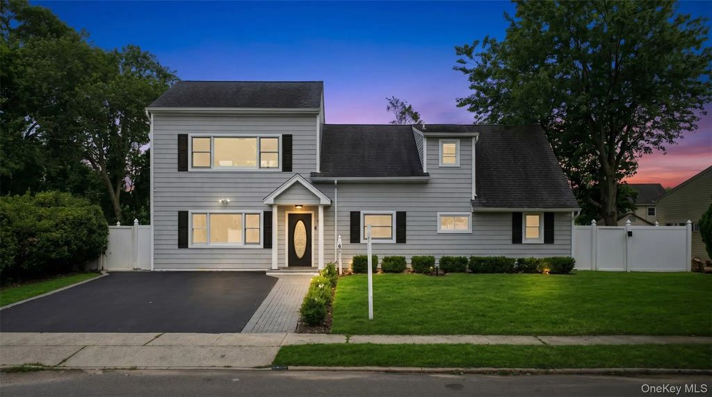 6 Regal Lane, Levittown
