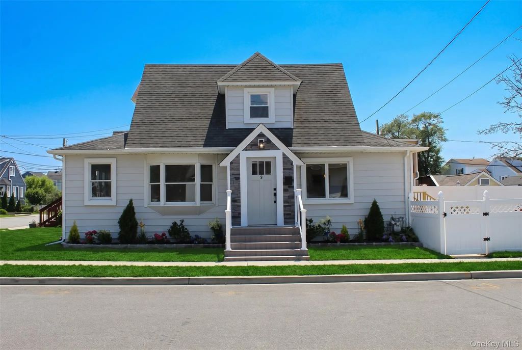 9 Franklin Street, East Rockaway