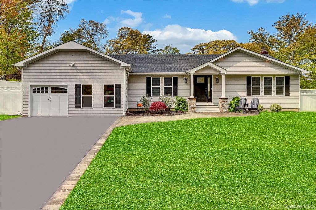 4 Saint Marks Place, Stony Brook