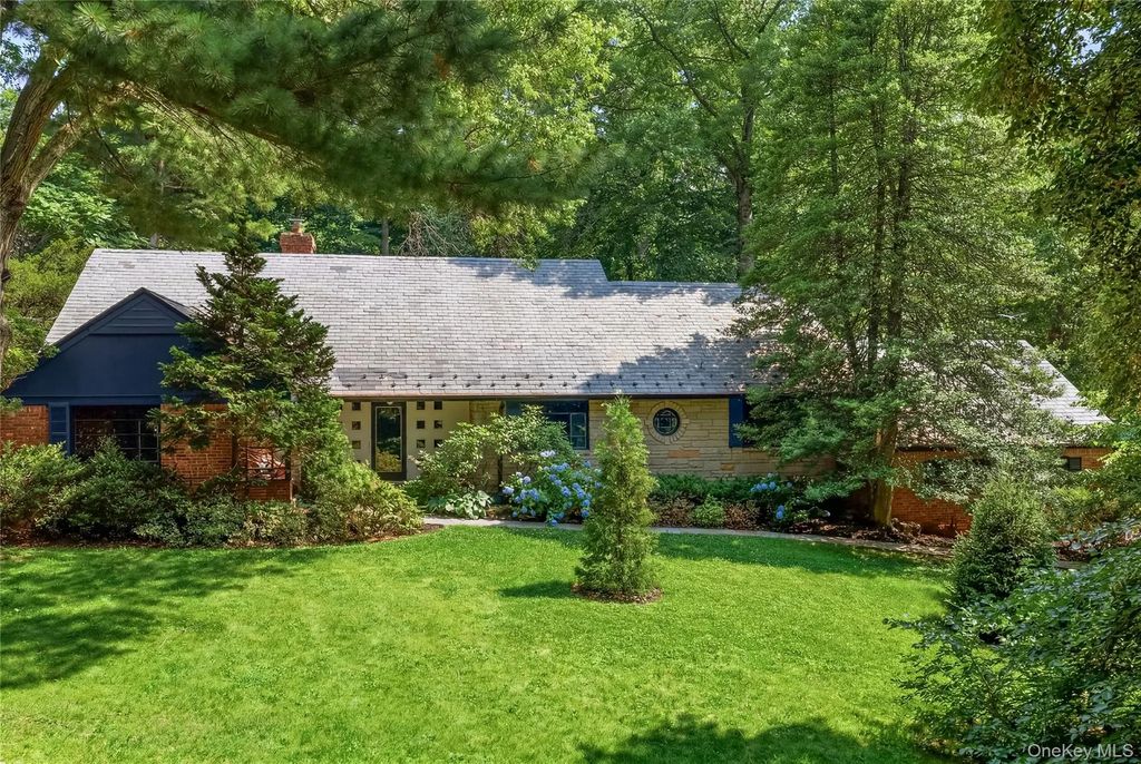 790 Bryant Avenue, Roslyn Harbor