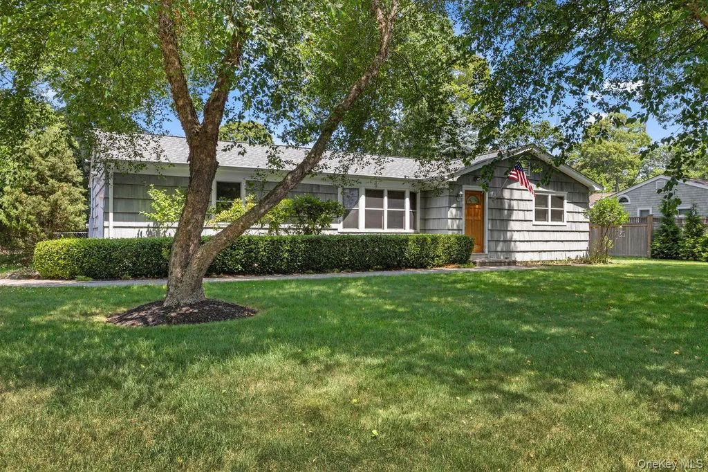 10 Sanderling Lane, East Quogue