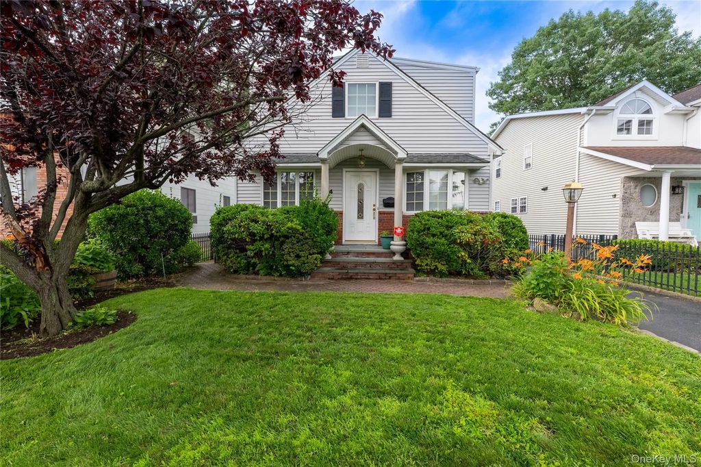 54 Edgewood Road, Port Washington