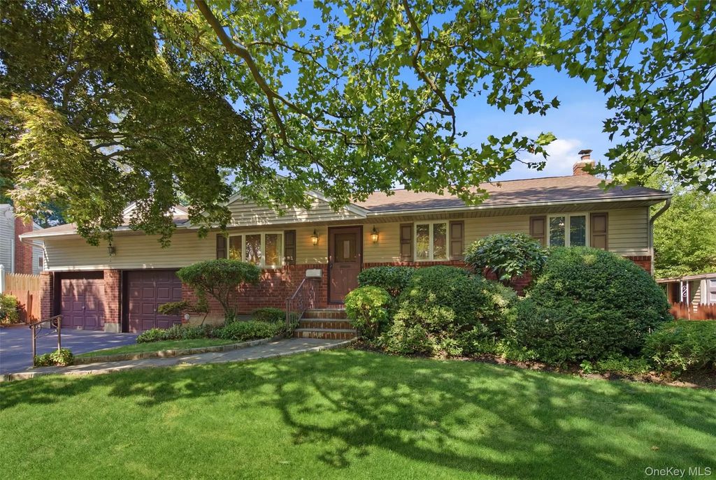 18 Solow Lane, East Northport