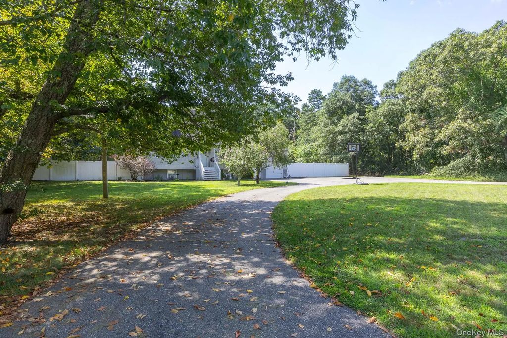312 Peconic Avenue, Medford