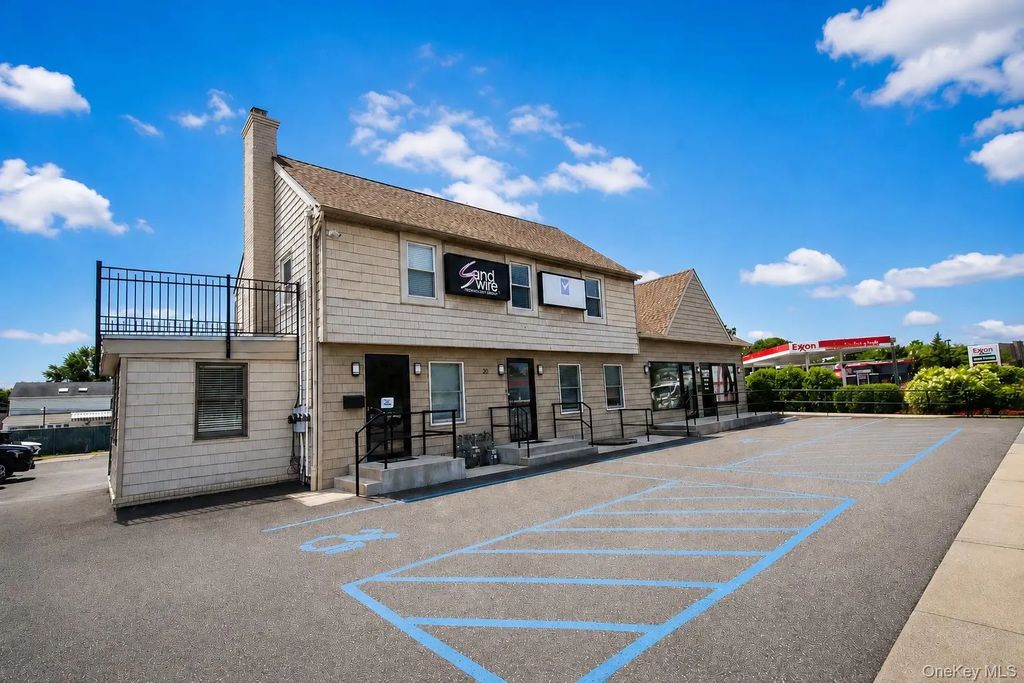18-20 Hempstead Turnpike, Farmingdale