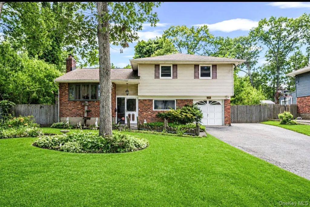 26 Harvard Lane, Commack