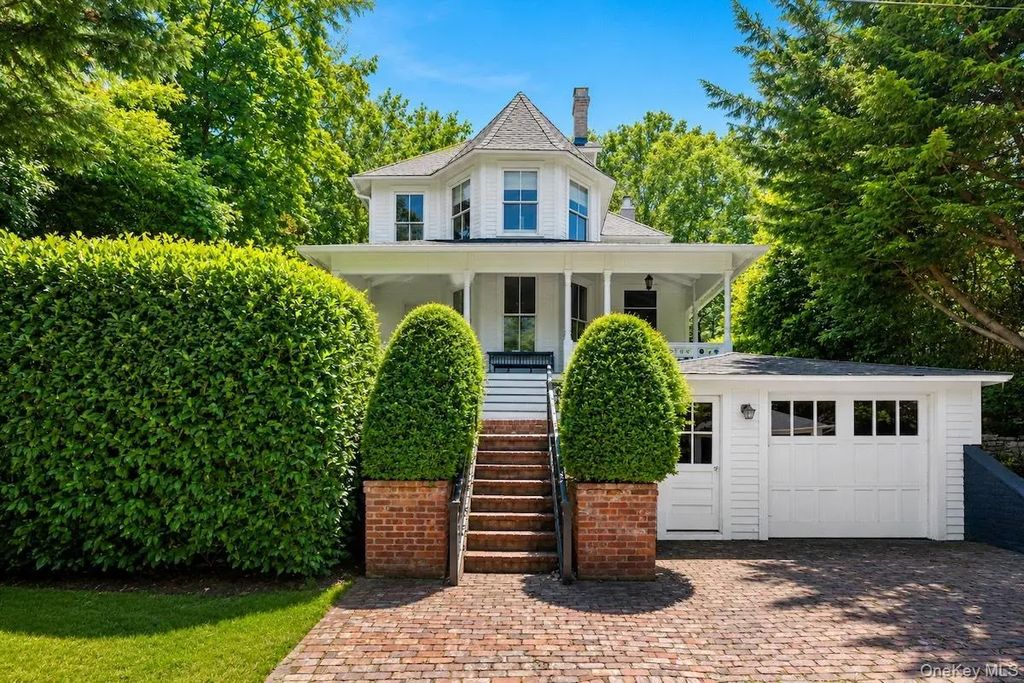 11 Prospect Avenue, Shelter Island Heights