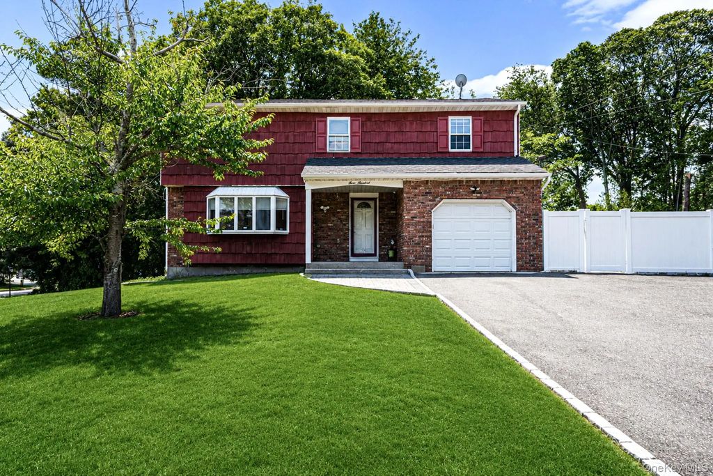 300 Browns Road, Nesconset