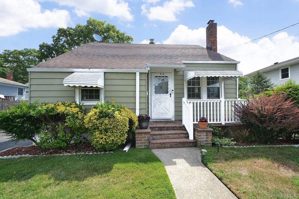 418 Asharoken Boulevard, Bay Shore