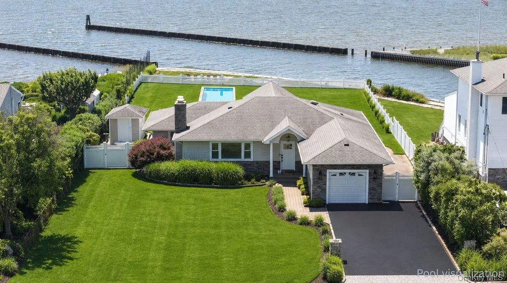 40 Laura Lee Drive, Center Moriches