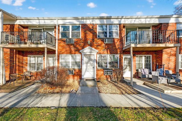 4 Colonial Road # 96, Beacon