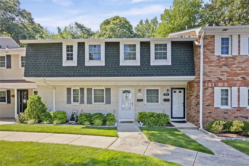 654 Village Drive # 654, Hauppauge