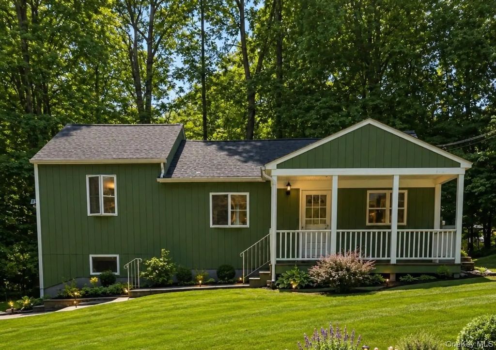 55 Glenacom Road, Mahopac