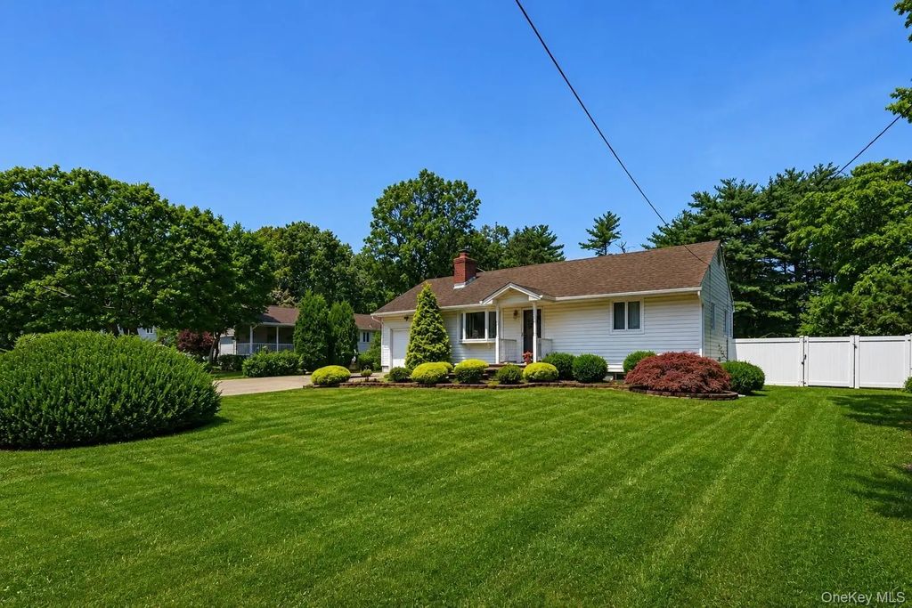 72 Dix Highway, Dix Hills