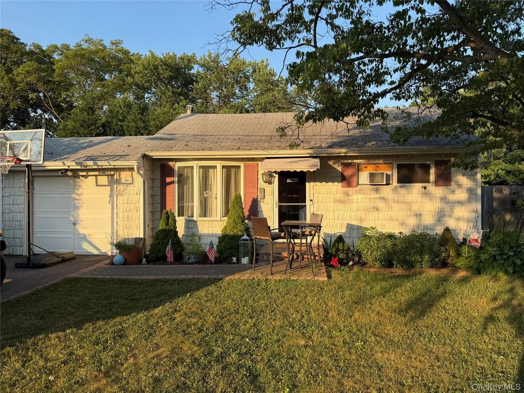 1443 Lombardy Boulevard, Bay Shore