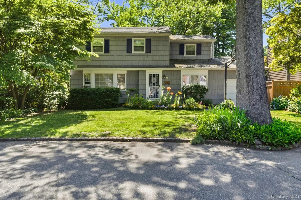 11a Prospect Drive N, Huntington Station