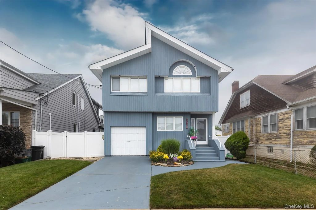 2590 Riverside Drive, Wantagh
